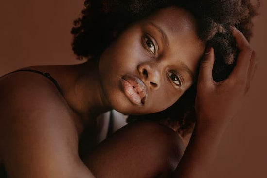 Soins adaptés pour les cheveux boucles, frises, crepus