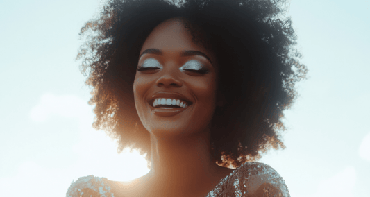 Cheveux bouclés, frisés, crépus : comment les chouchouter après les vacances ? - Ethnilink