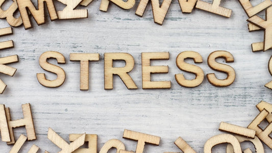 Peau et Cheveux en Détresse : Décrypter l'Impact du Stress et Adopter des Solutions Efficaces