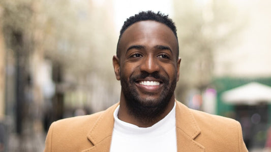 Prévenir et traiter les poils incarnés chez les hommes à la peau noire - Ethnilink